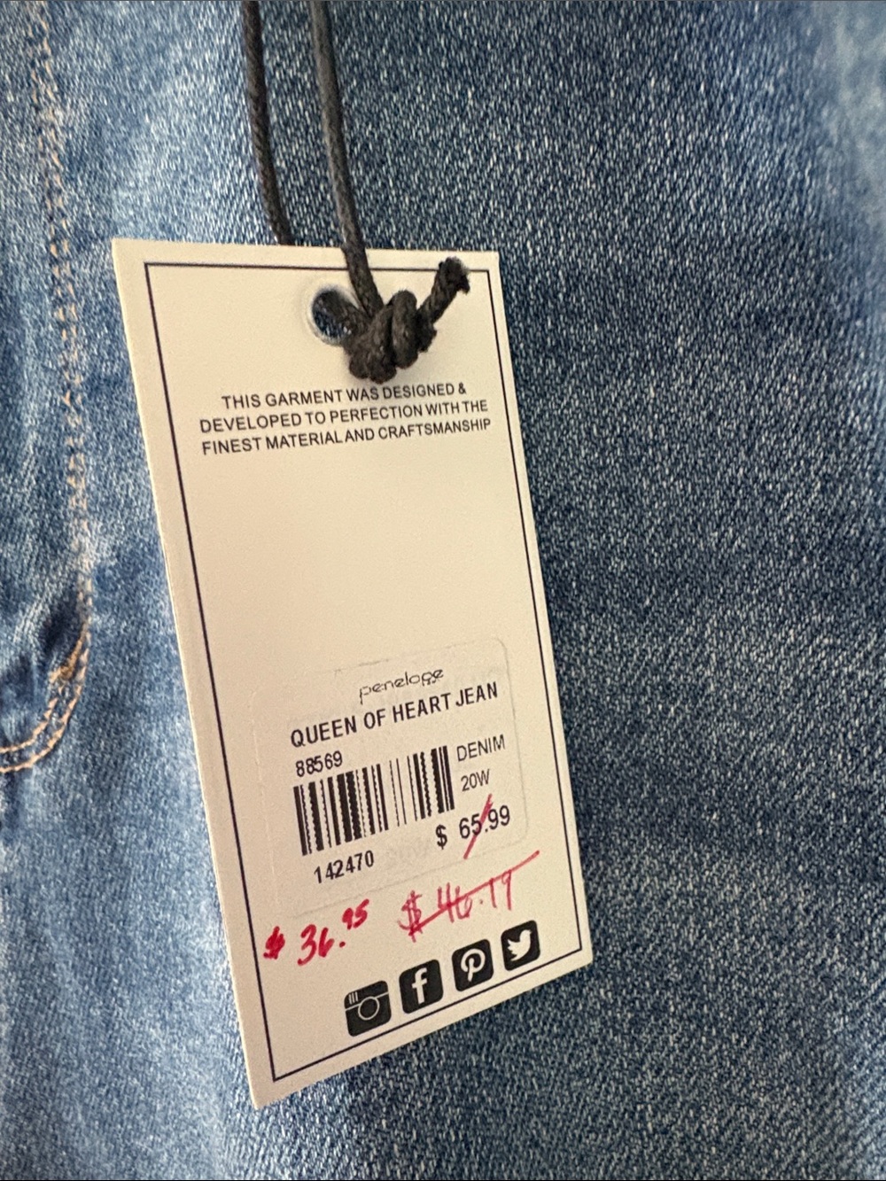 Judy Blue High Waist Queen Hearts Jeans - Picture 3 of 11